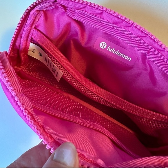 New NWT Lululemon Everywhere Belt Bag 1L Sonic Pink Bright Concert Fannie Pack - Picture 8 of 9